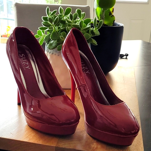 Patent Leather Pumps ๐จ - Picture 1 of 5